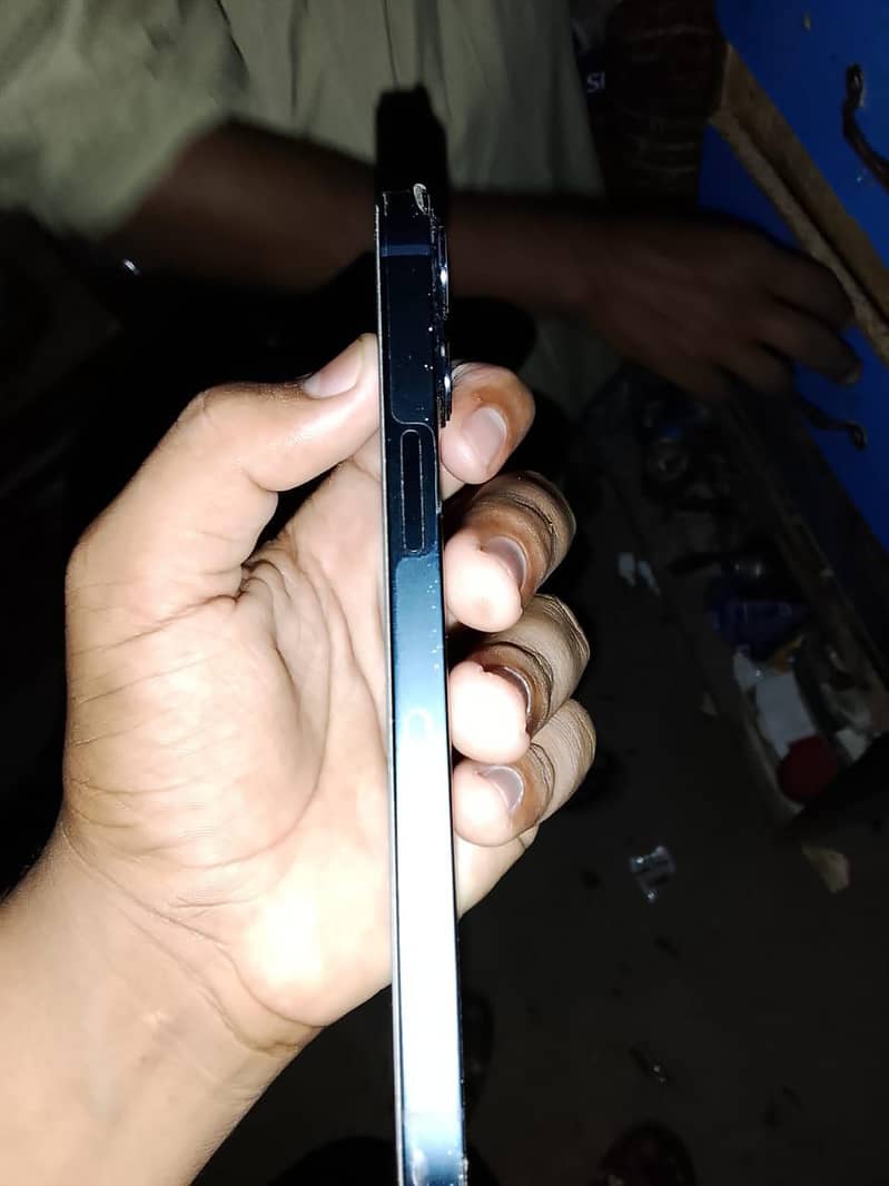 Apple iPhone 13 2
