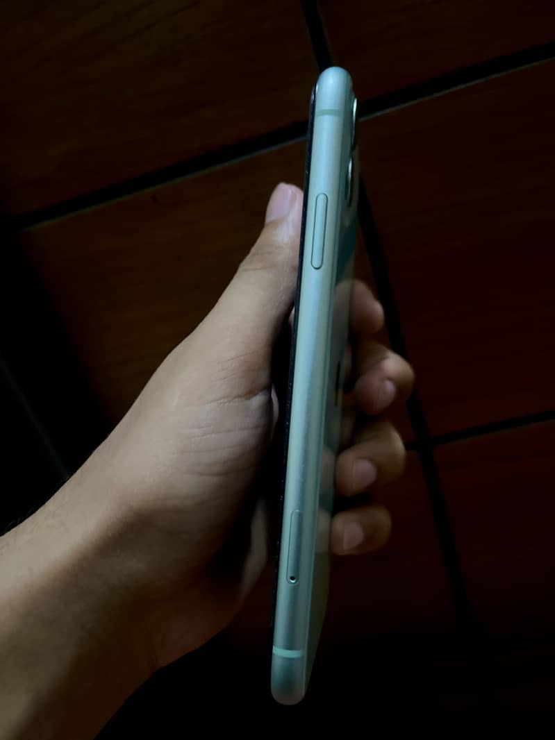 Apple iPhone 11 3