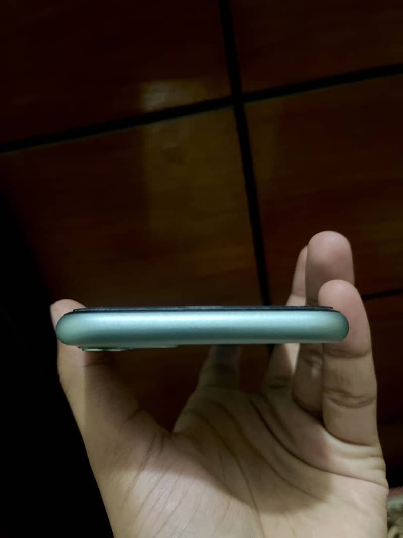 Apple iPhone 11 4