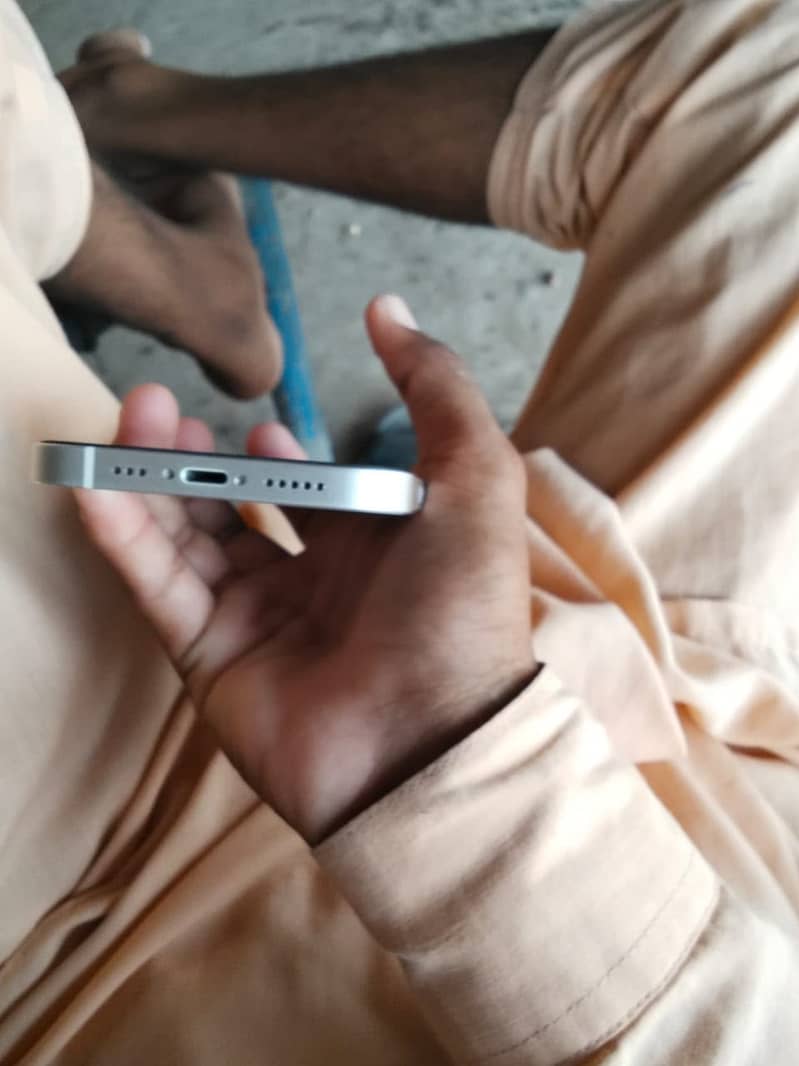 Apple iPhone 12 1