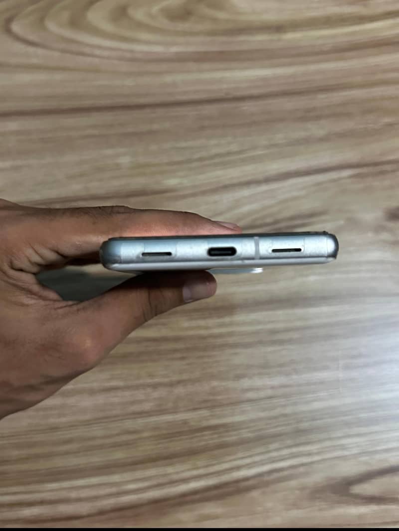 Google Pixel 7a 5