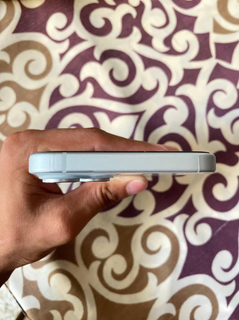 Apple iPhone 15 plus 4