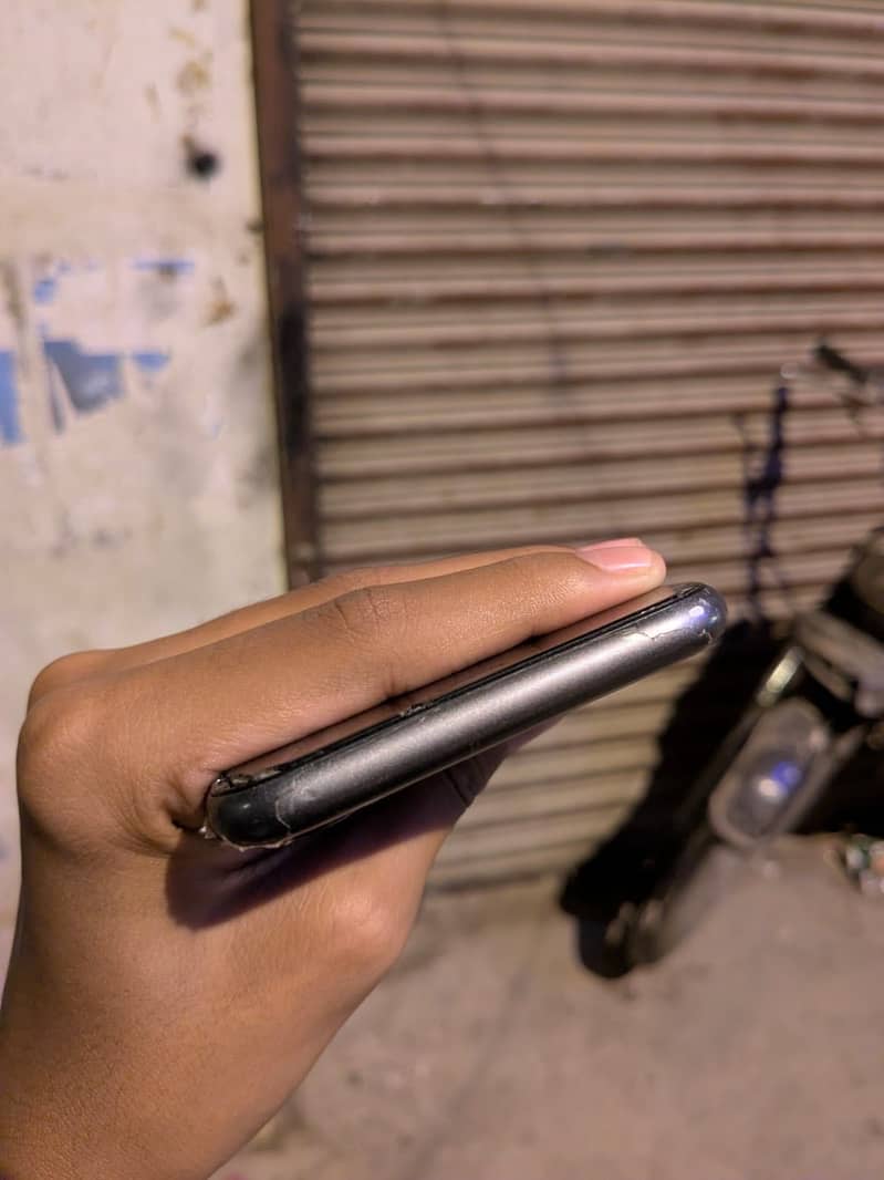 Apple iPhone 11 3