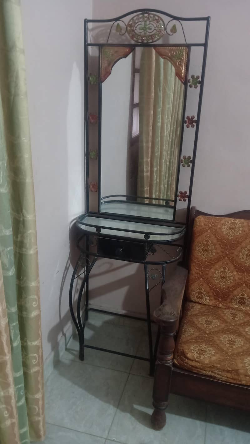 2 Single Iron Beds 4