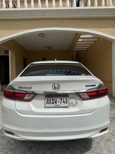 Honda Grace Hybrid 2015
