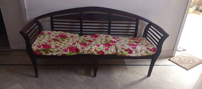 7 Seater Wooden Sofa Set | Stylish & Comfortable Sofa | Good Conditio