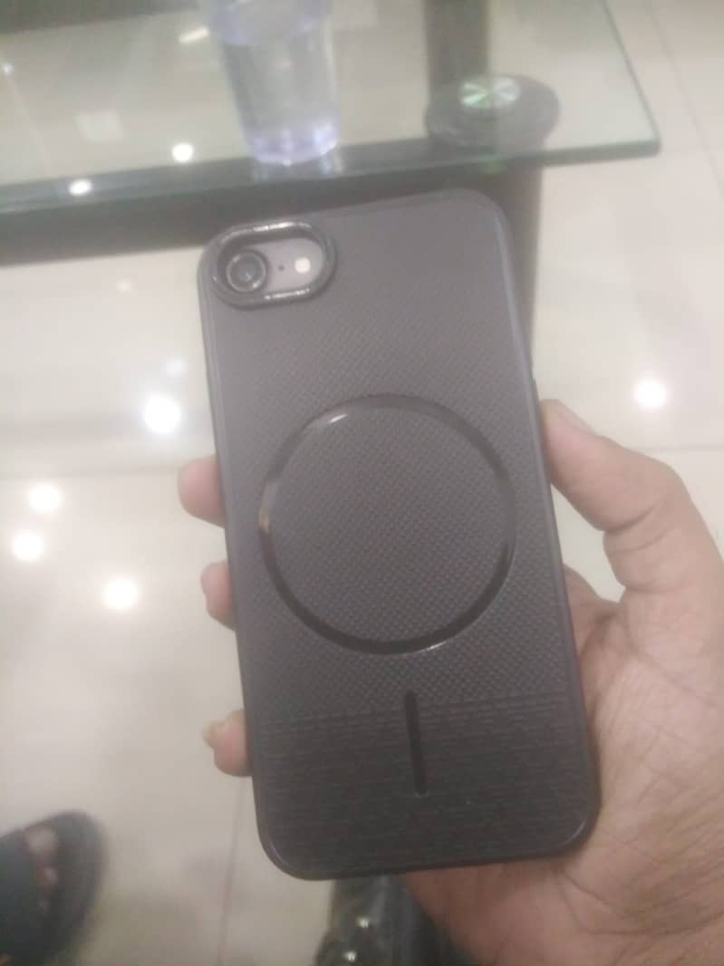 Apple iPhone 7 2