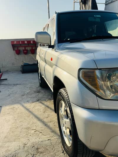 Mitsubishi Pajero 2004