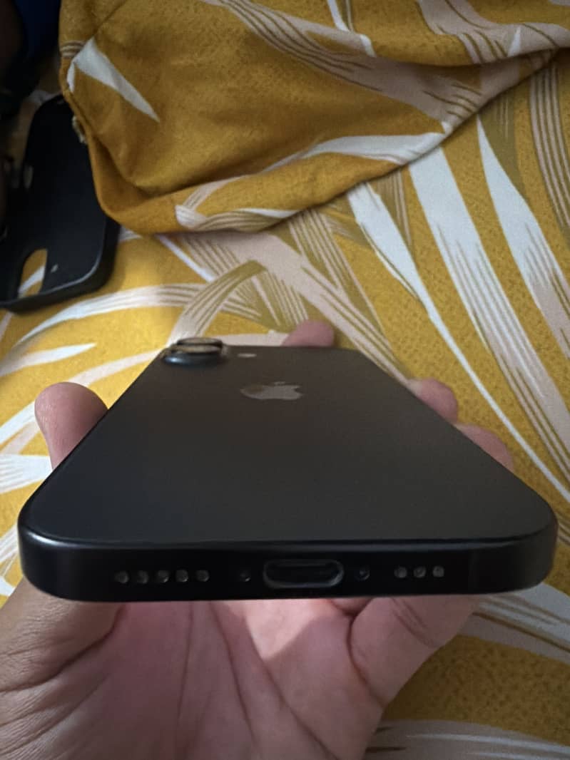 Apple iPhone 16 3