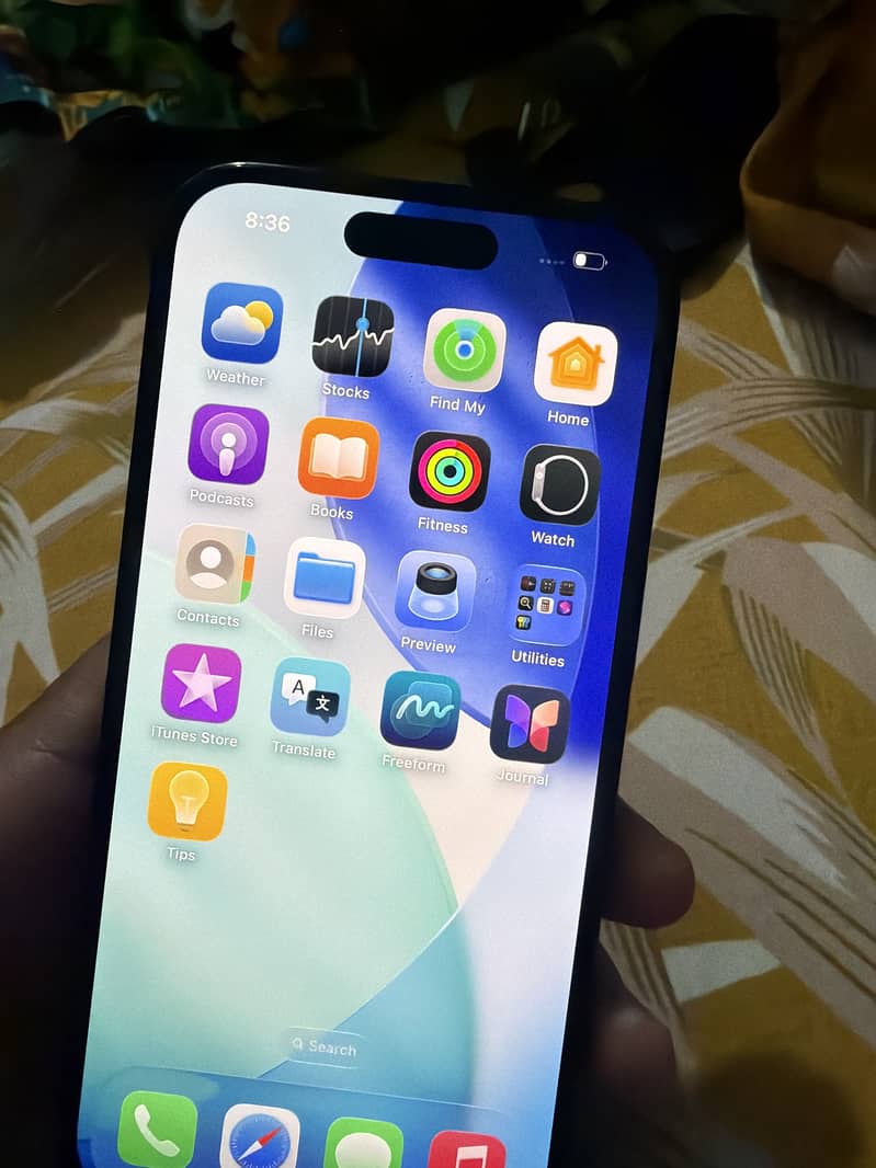 Apple iPhone 16 4