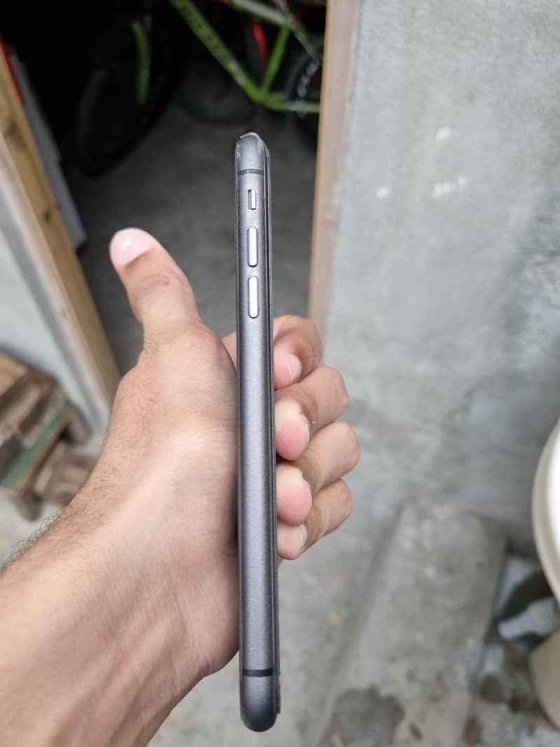 Apple iPhone 11 3