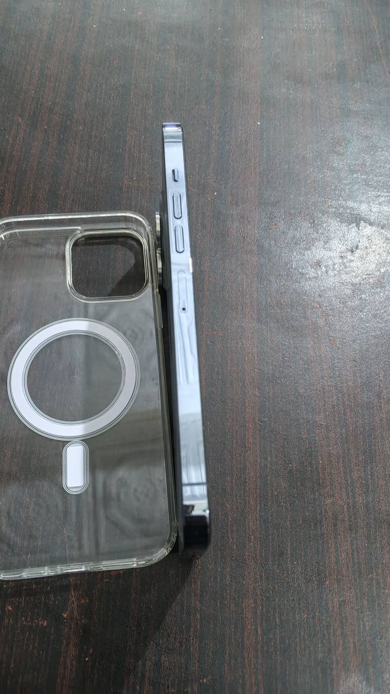 Apple iPhone 13 Pro Max 4