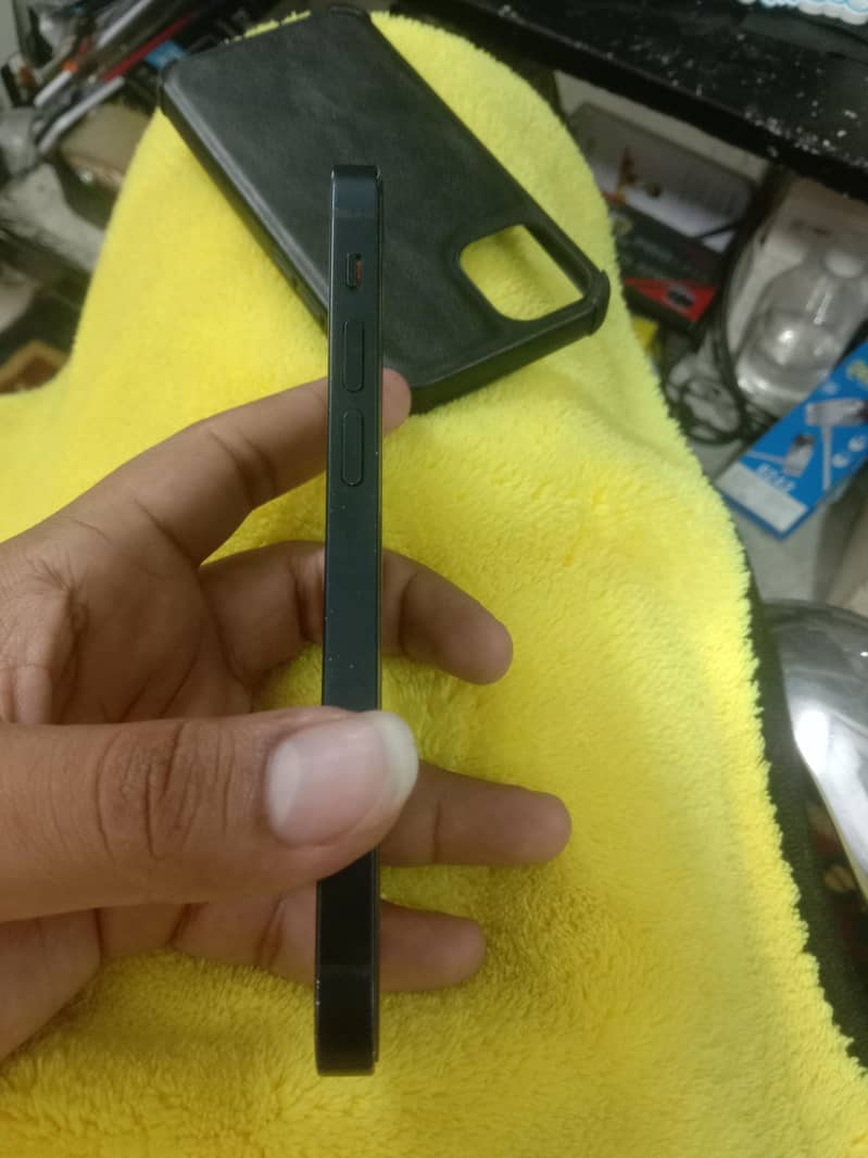 Apple iPhone 12 mini 4