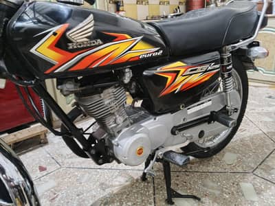 Honda 125 Black 10/10 condition