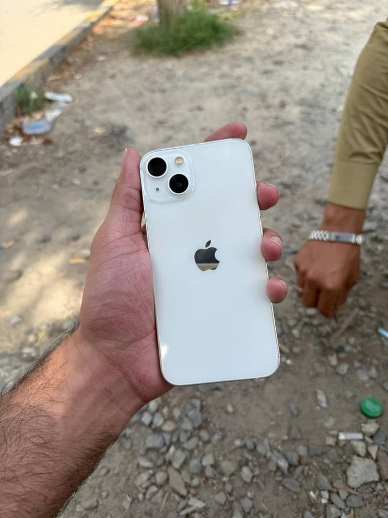 Apple iPhone 13 0
