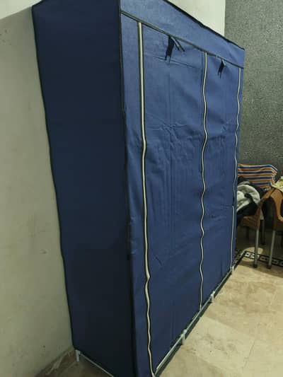 Foldable wordrobe chines made