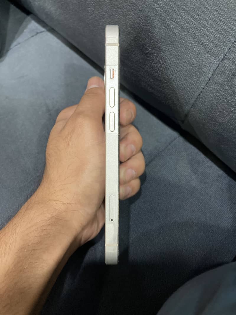 Apple iPhone 13 5