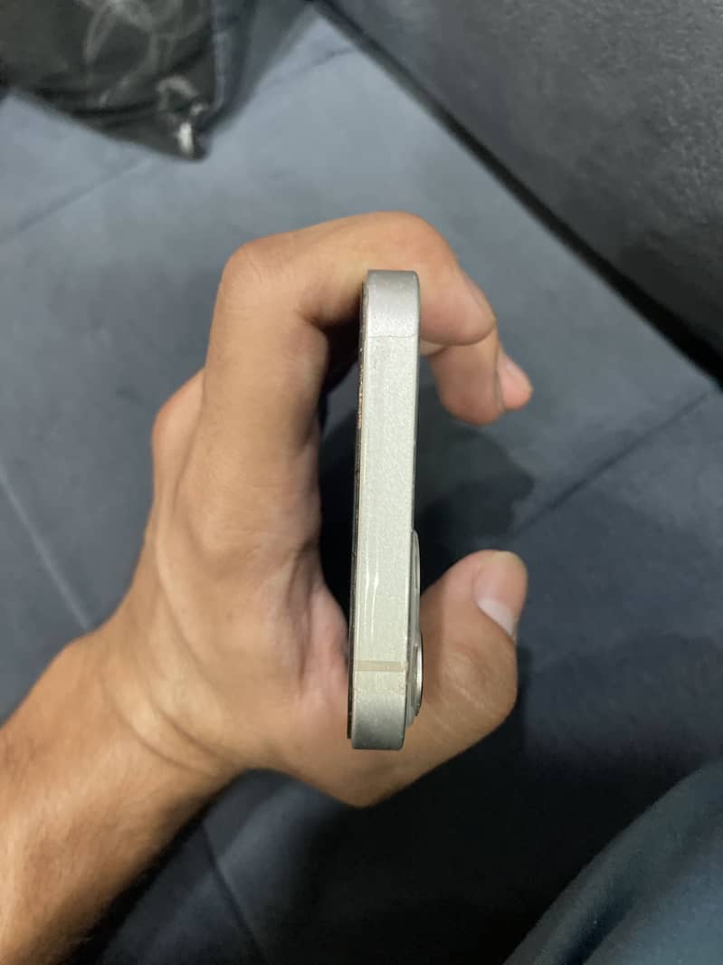 Apple iPhone 13 6