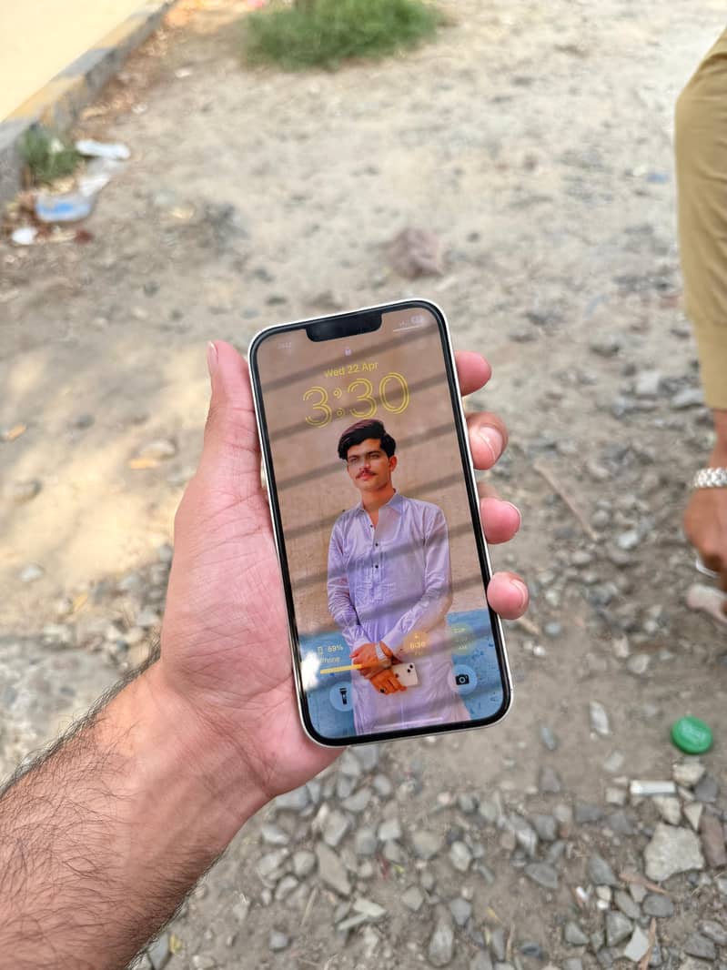 Apple iPhone 13 3