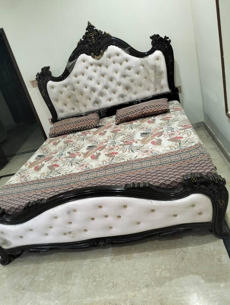DOUBLE BED WITH 2 SIDE TABLES 2