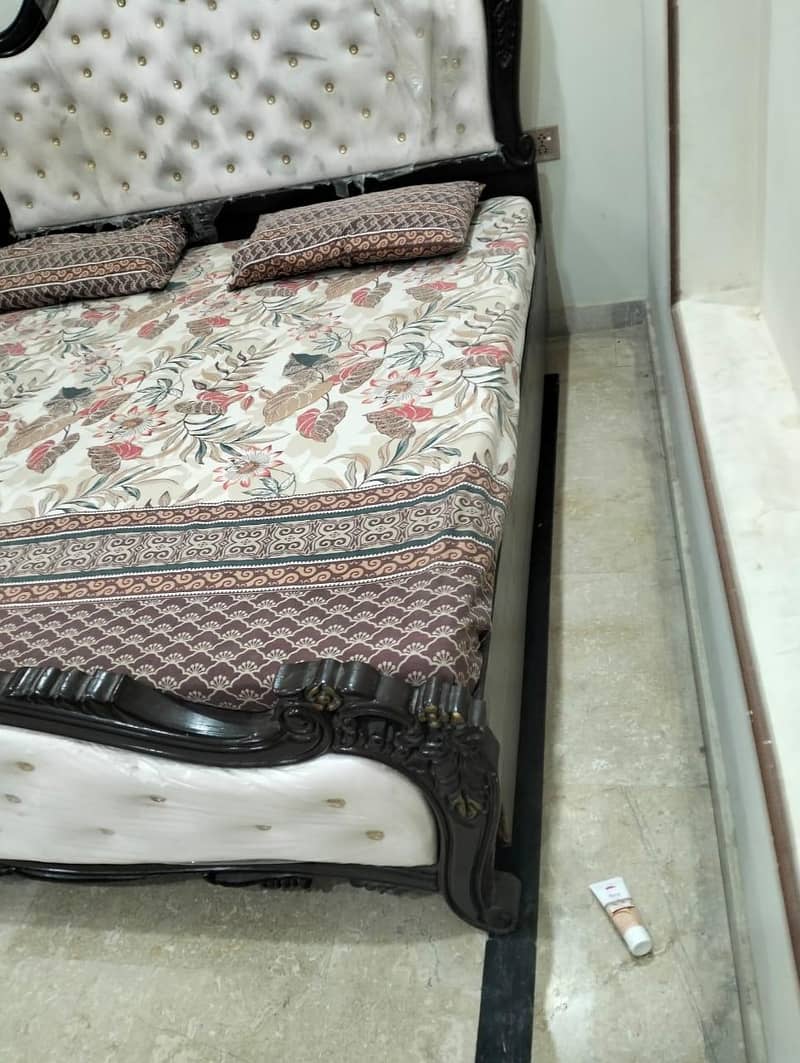 DOUBLE BED WITH 2 SIDE TABLES 4