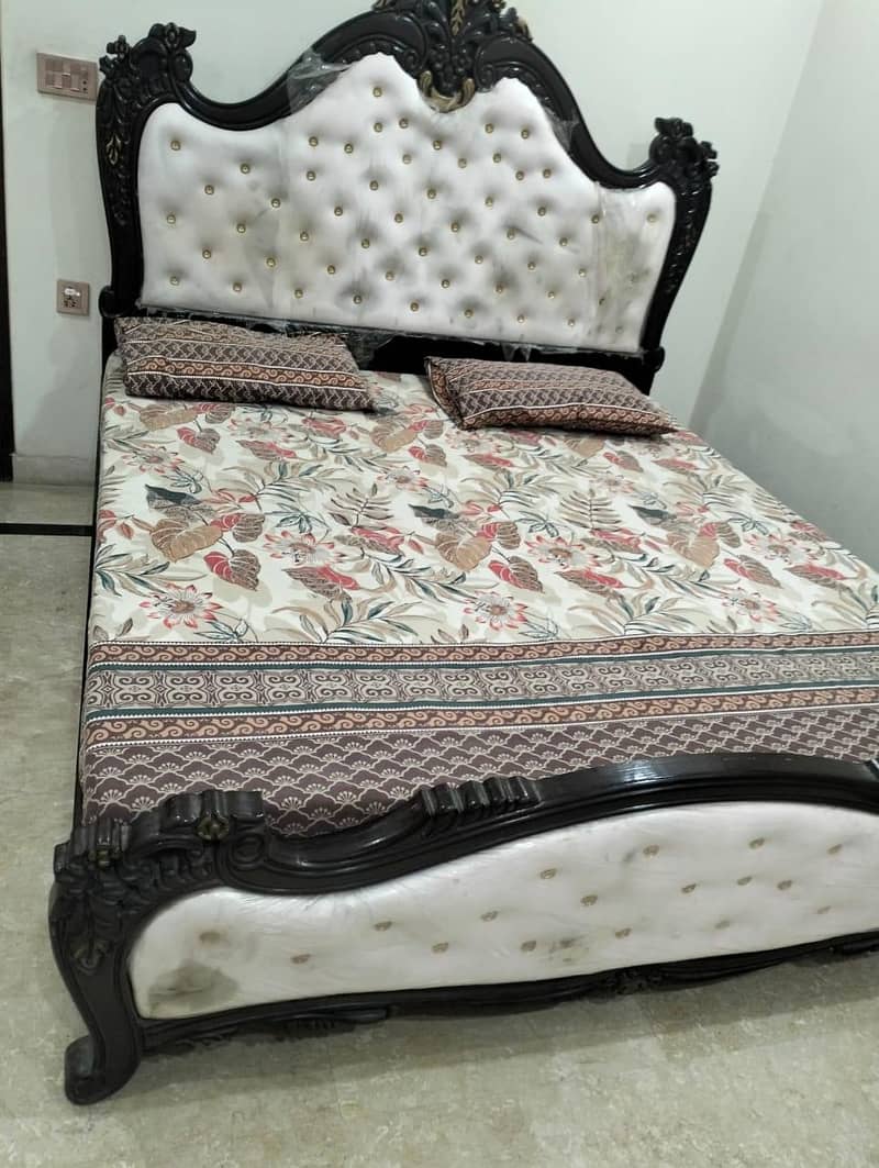 DOUBLE BED WITH 2 SIDE TABLES 7
