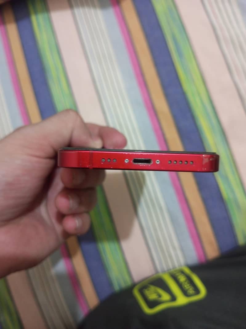 Apple iPhone 13 4