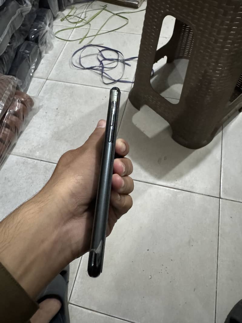 Apple iPhone 11 Pro 2
