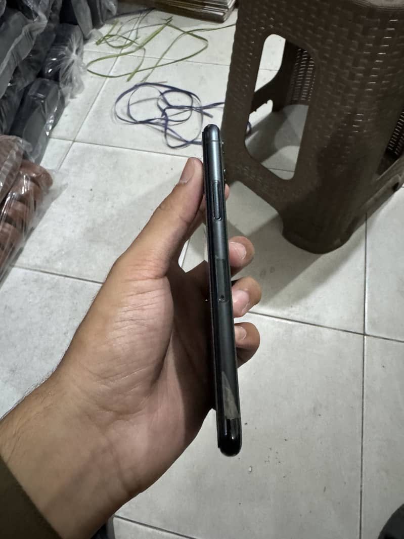 Apple iPhone 11 Pro 4