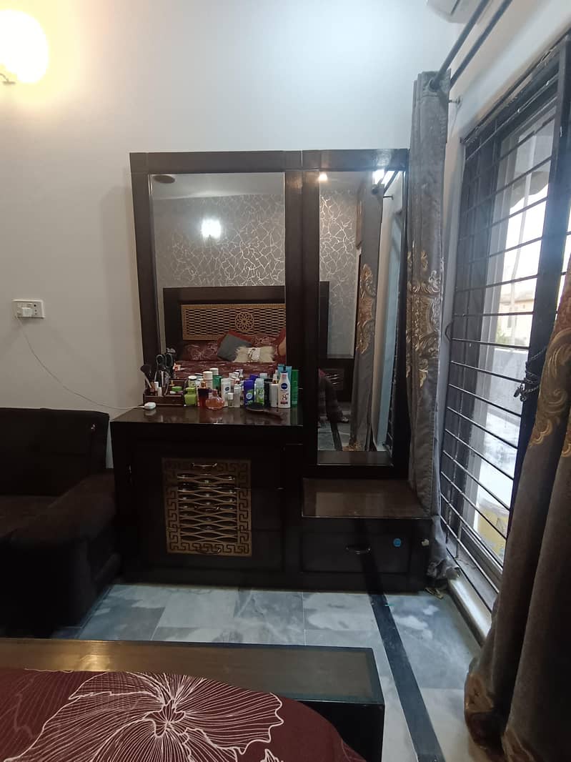 Bedset with sidetables and dressing table 4