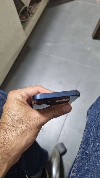 Iphone 12 4