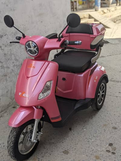 crown electric scooty Ezee 3 wheeler