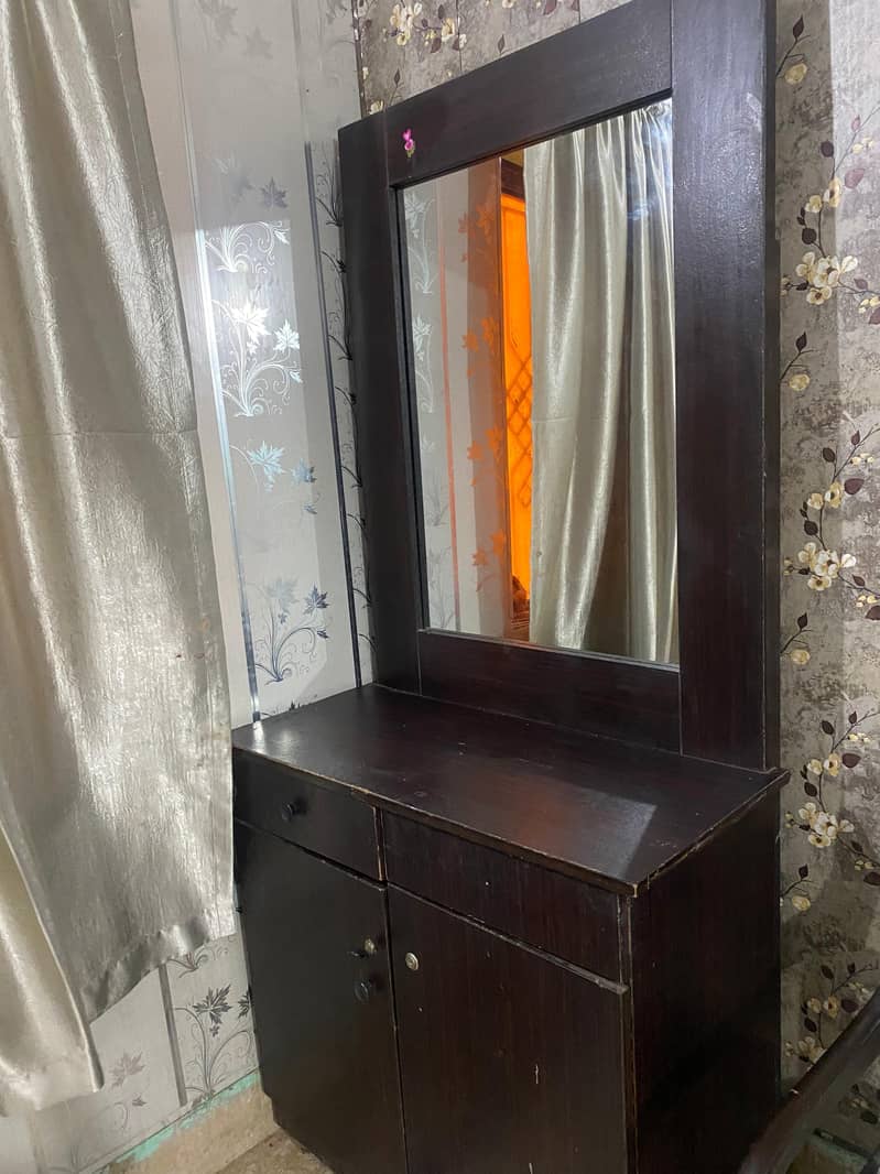 Dressing table 0