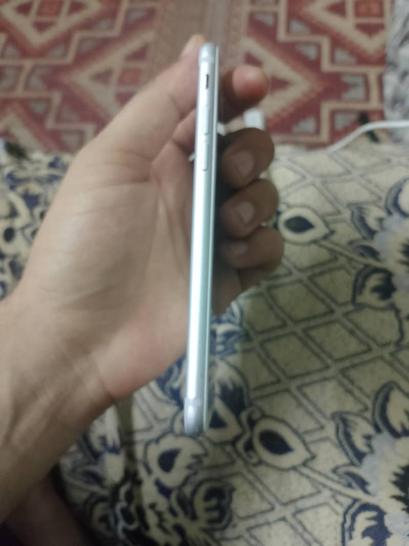 Apple iPhone 7 2