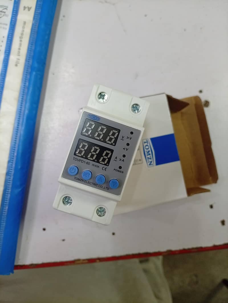 tomzn voltage protector device 1