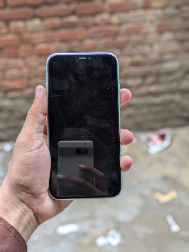 Apple iPhone 11 3