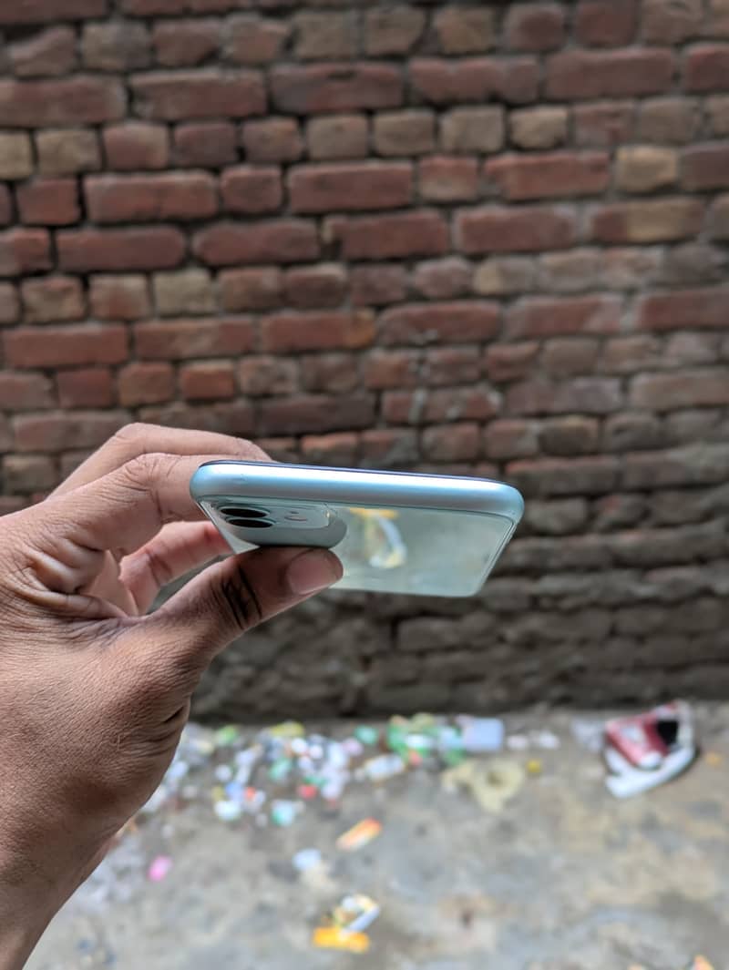 Apple iPhone 11 6