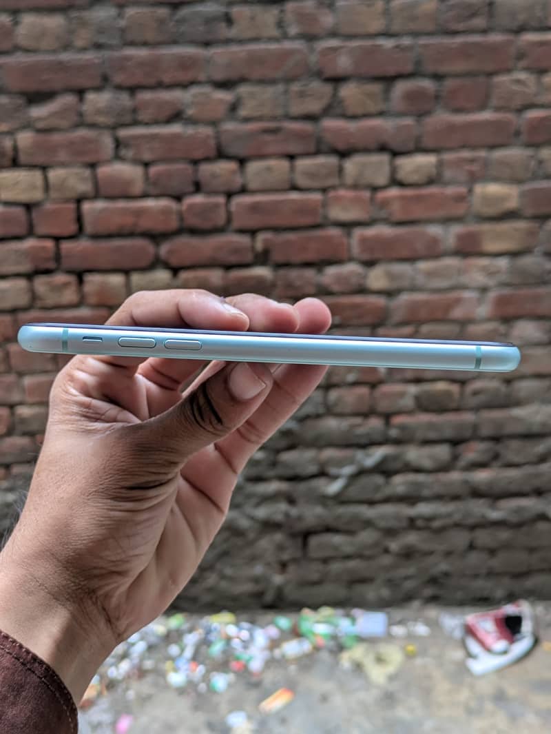 Apple iPhone 11 7