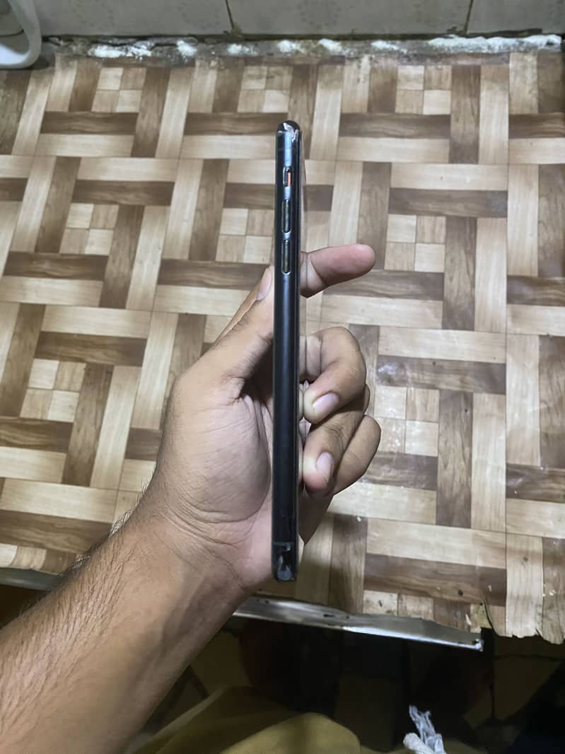 Apple iPhone 11 Pro Max 6