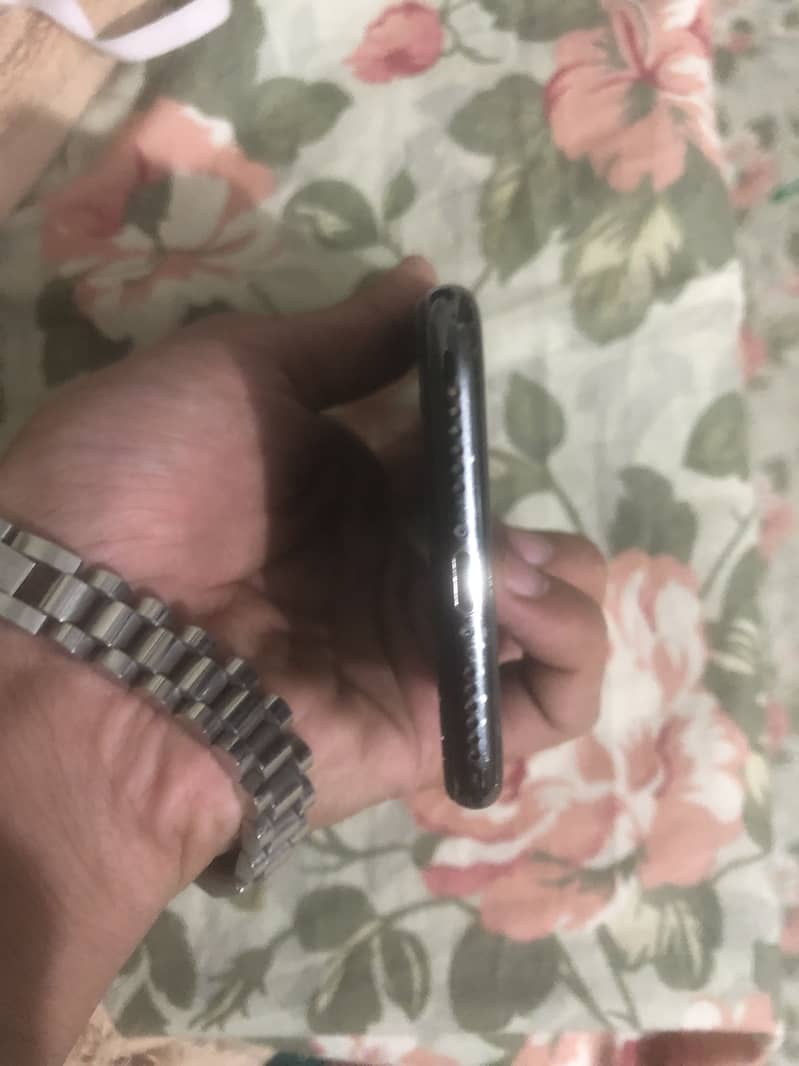 Apple iPhone X 3