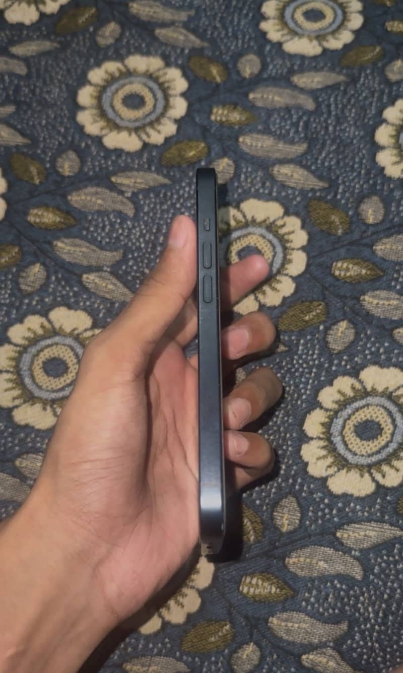 Apple iPhone 14 3