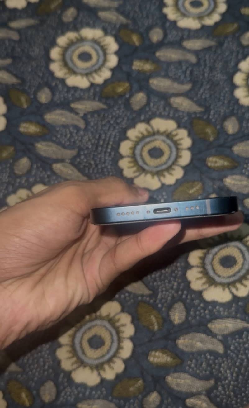 Apple iPhone 14 4