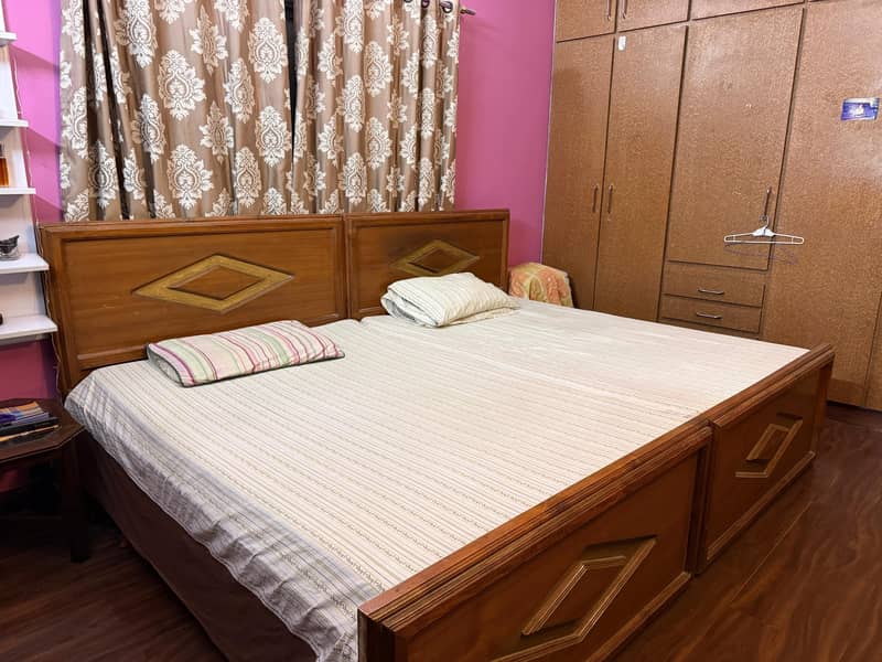 2 single beds & LED unit 5