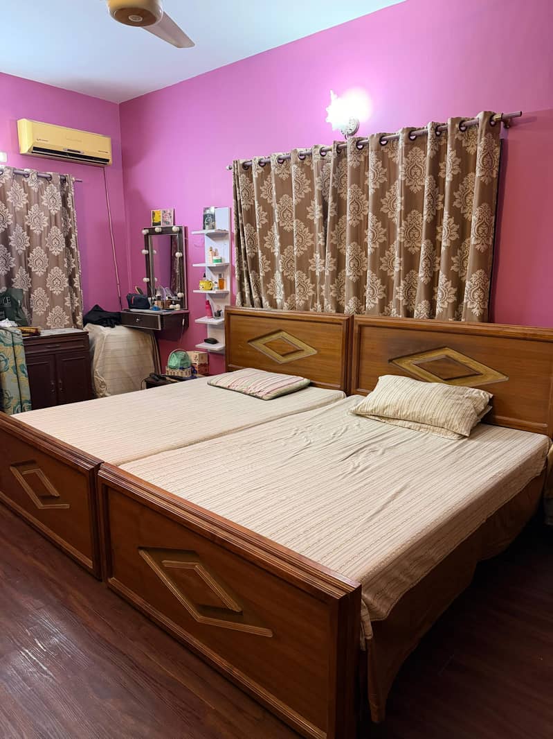 2 single beds & LED unit 7
