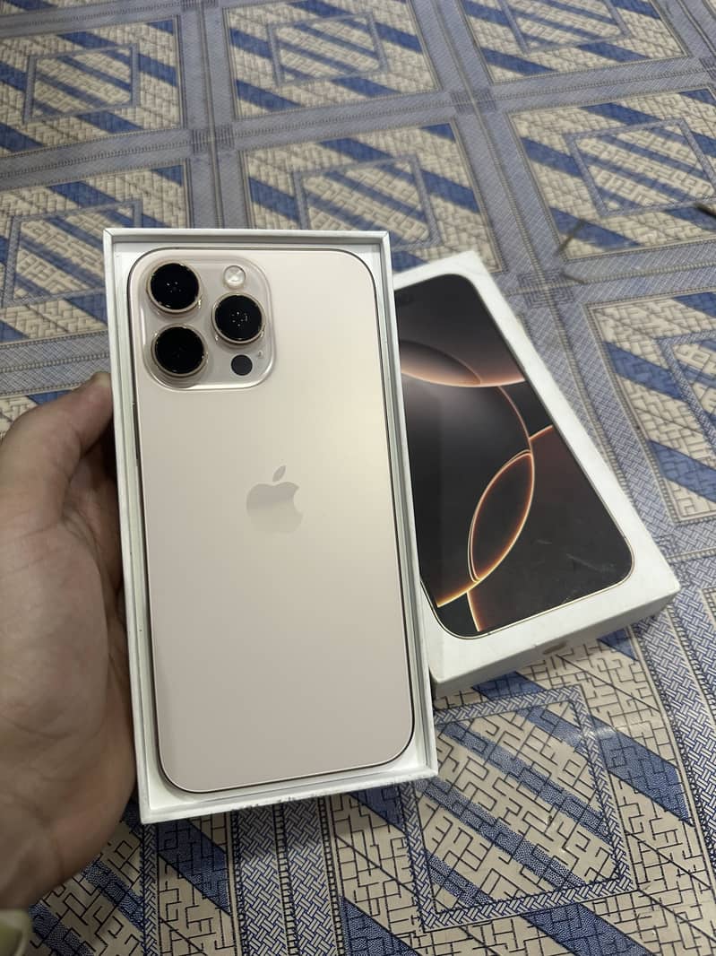 Apple iPhone 16 Pro Max 0