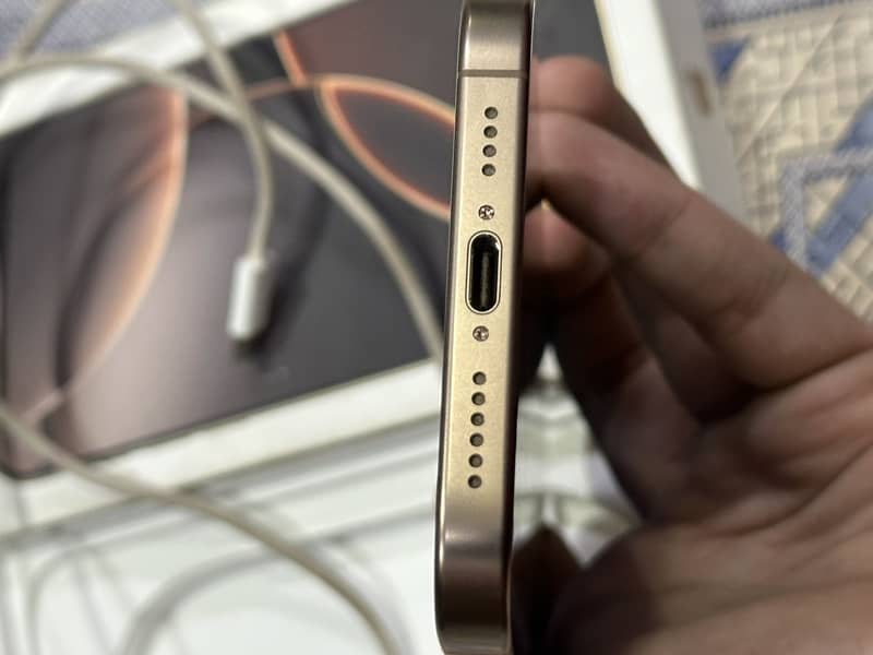 Apple iPhone 16 Pro Max 3