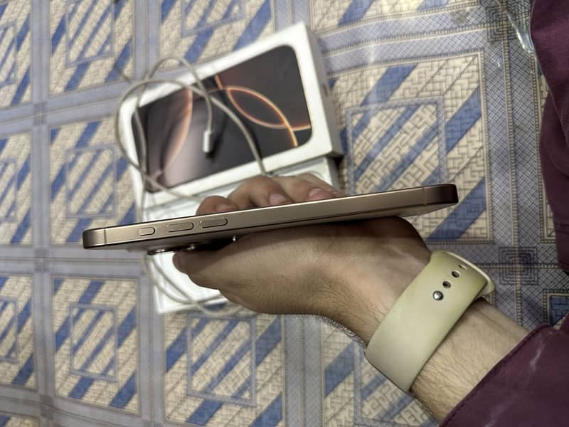 Apple iPhone 16 Pro Max 5