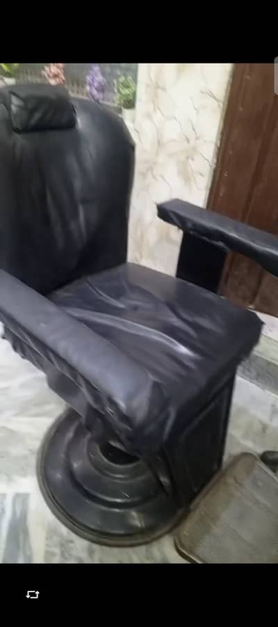 Salon chair