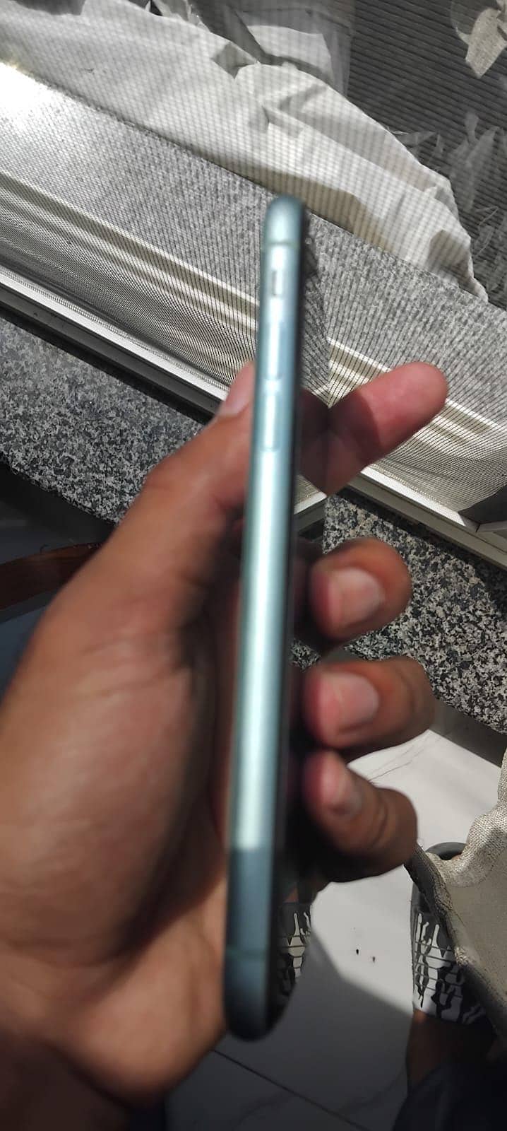 Apple iPhone 11 0