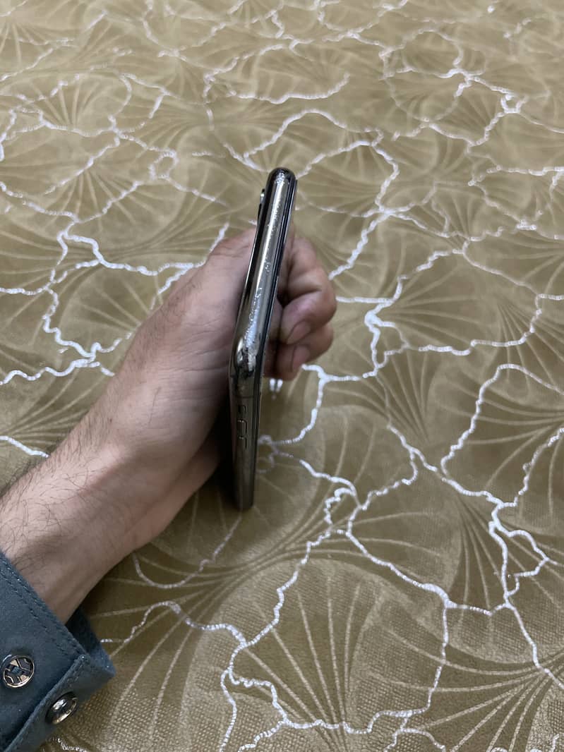 Apple iPhone X 5
